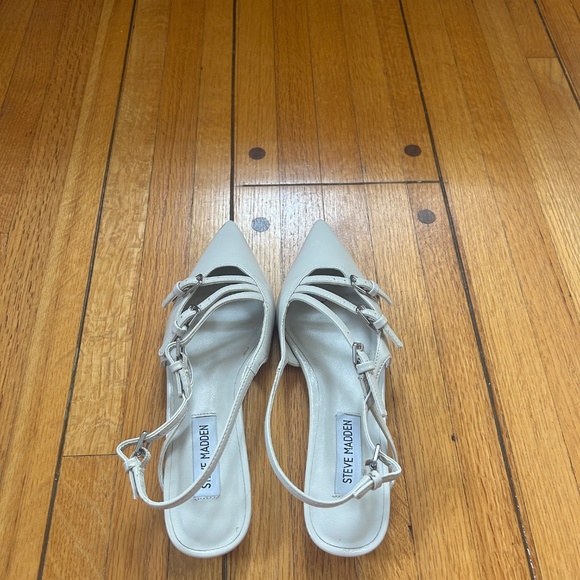 White Steve Madden Flats Size 6 - Picture 3 of 3